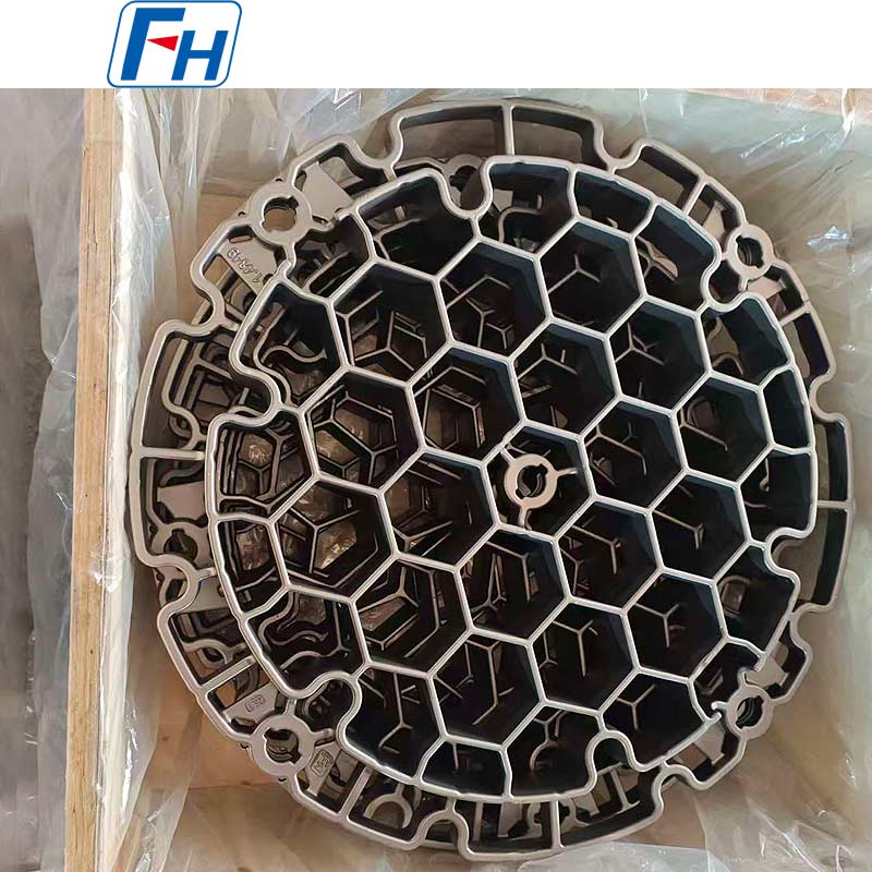 Đạt được độ cứng nhất quán trong các bộ phận kim loại bằng khay xử lý nhiệt FH®