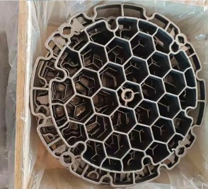 Làm thế nào để ngăn chặn quá trình oxy hóa và ăn mòn trong vật đúc thép chịu nhiệt ở nhiệt độ cao?